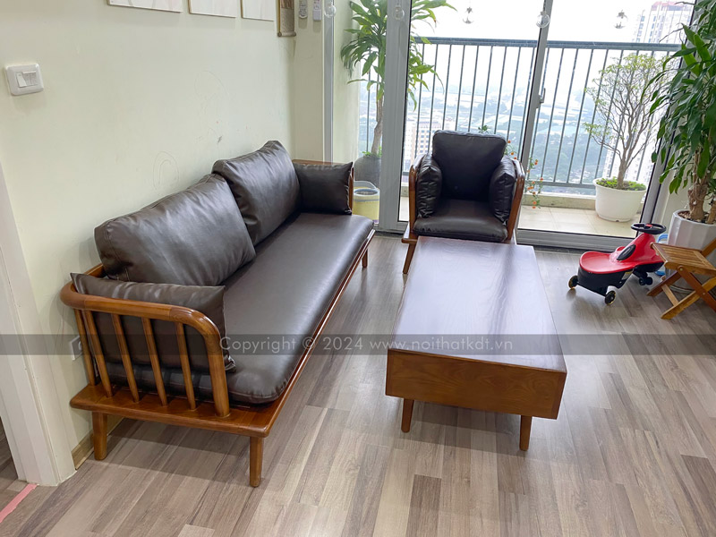 Tham khảo cách bố trí sofa văng đôi vuông góc với sofa văng đơn, phía trước kê một bàn trà nhỏ gọn giúp tối ưu diện tích phòng khách (Ảnh thực tế tại nhà khách của Nội thất KDT)