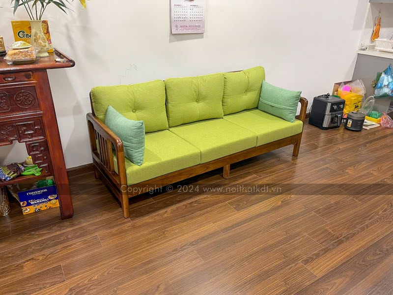 Mẫu sofa gỗ xanh lá cây giúp tối ưu không gian