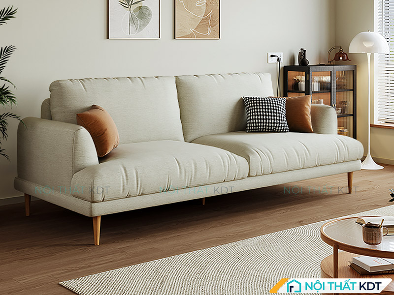Tham khảo cách bố trí sofa văng đôi sát tường trong phòng khách, đối diện bàn trà và gần cửa sổ lớn bên phải để tận dụng ánh sáng tự nhiên, tạo nên một bố cục hài hoà và ấm cúng