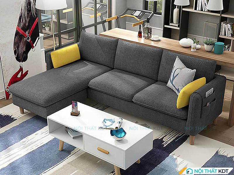 Sự kết hợp của màu tường, sàn sáng màu và sofa màu xám 