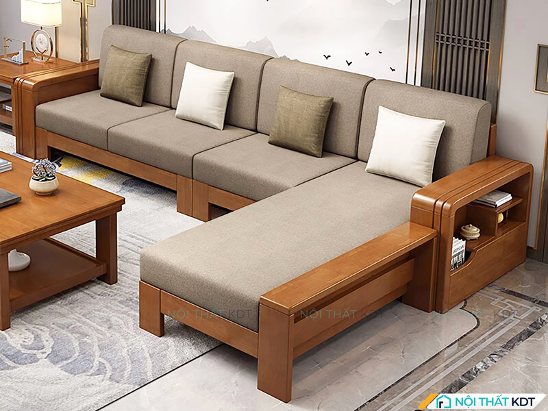 Sofa chữ L khung gỗ sồi vững chắc kê sát tường, tận dụng tối đa góc phòng, mang đến không gian tiếp khách rộng rãi vừa sang trọng vừa ấm cúng.
