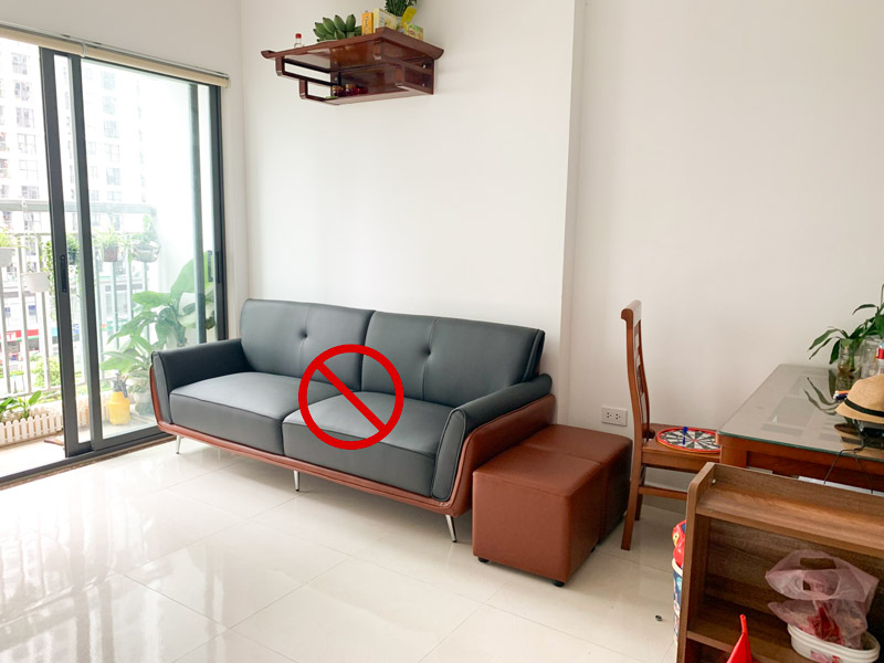 Không nên kê sofa ngay dưới bàn thờ