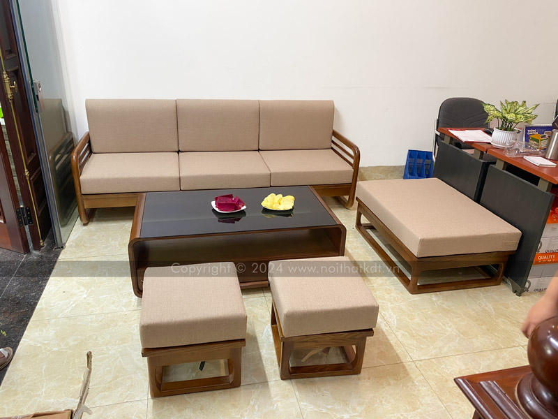 Ghế sofa văng gỗ sồi (ảnh chụp trực tiếp từ nhà khách hàng của Nội thất KDT)