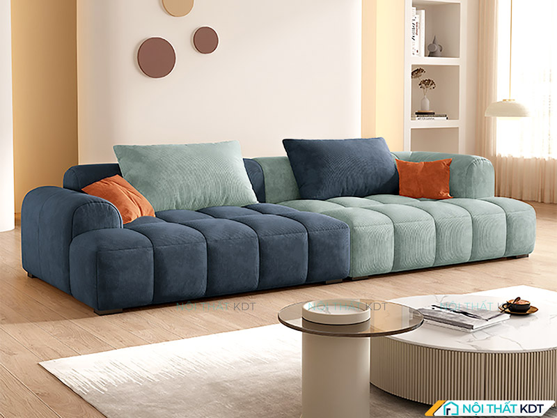 Phối sofa màu xanh dương kết hợp với màu cam hoặc đỏ