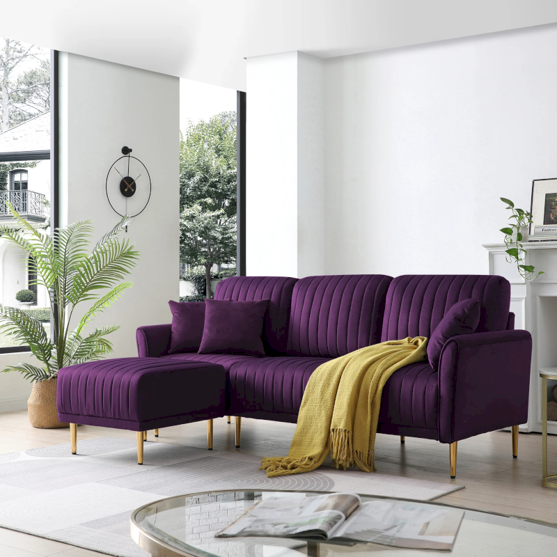 Chú ý lựa chọn nội thất tương thích với ghế sofa màu tím để không gian nhà ở trở nên hài hoà, bắt mắt