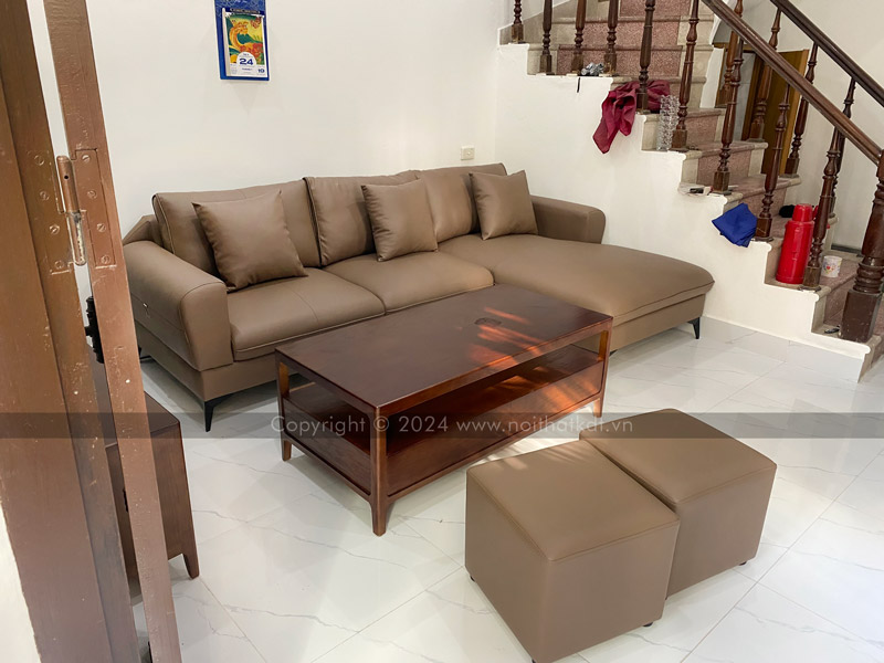Làm nổi bật sofa cà phê sữa bằng các gối ôm cùng tone hoặc họa tiết nhã nhặn