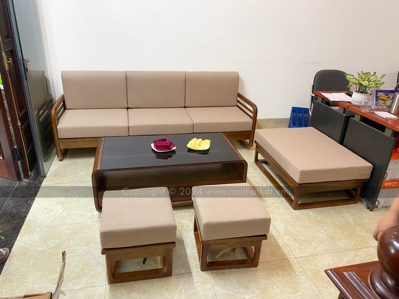 Sofa gỗ màu cafe sữa mang đến vẻ đẹp ấm áp và hiện đại cho căn phòng
