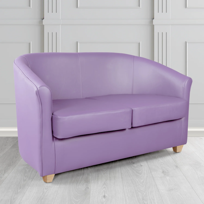Sofa màu tím có tựa đầu chắc chắn, đệm mút cao cấp, mang hơi hướng hiện đại