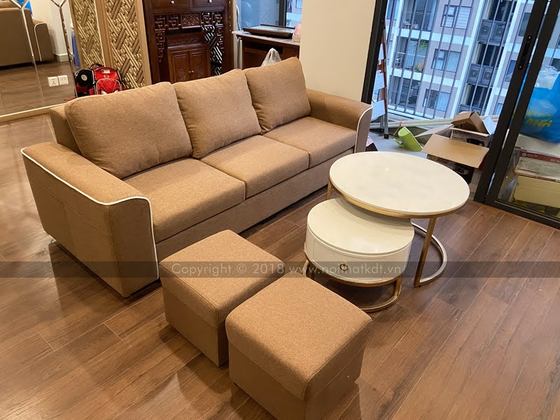 Sofa nỉ màu cà phê sữa sở hữu gam màu ấm áp, thể hiện gu thẩm mỹ tinh tế của gia chủ