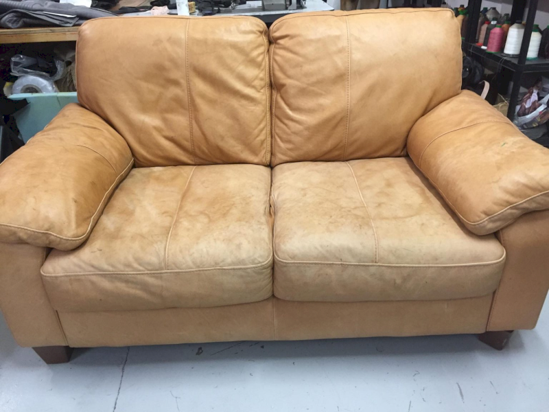 Bảo quản không đúng cách làm sofa ố màu, nấm mốc nhanh chóng