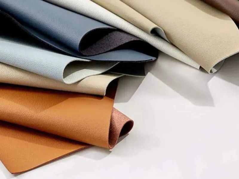 Da PU được yêu thích vì là chất liệu có giá rẻ, đa dạng màu sắc, bề mặt bóng đẹp