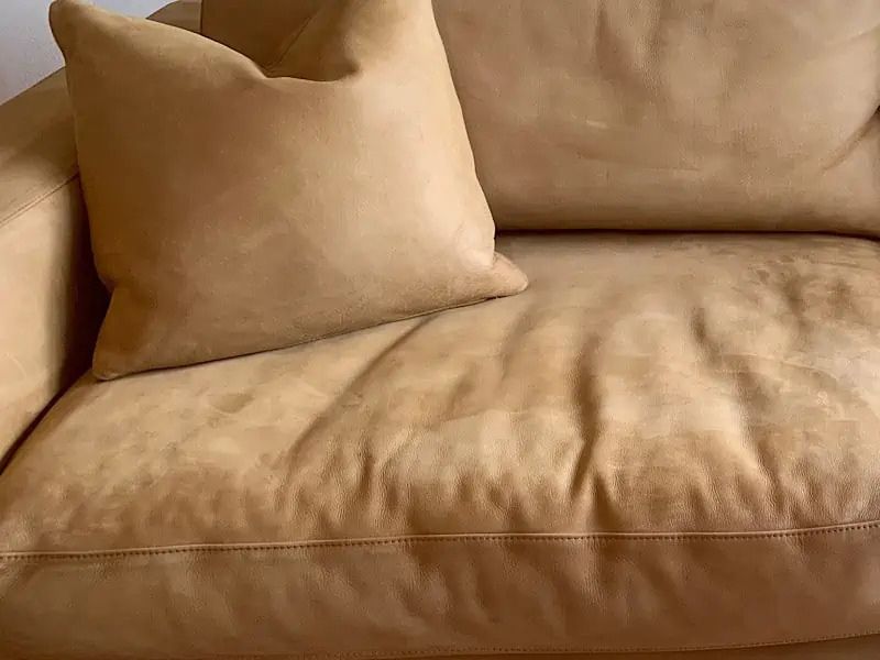 Da Nubuck gần giống da lộn, cũng được ứng dụng nhiều trong sản xuất sofa